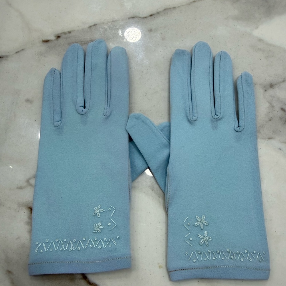 1960s vintage gloves - light blue with embroidery